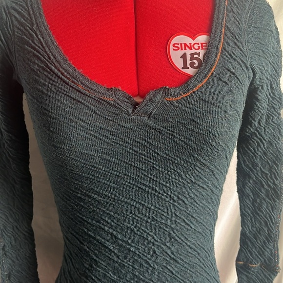 TNA textured v neck long sleeve light knit sweater - Picture 2 of 8